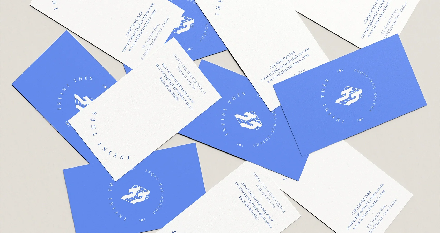 Carte de visite du café Le 44, recto verso avec logo et typographie artisanale réalisée par Corentin Echivard