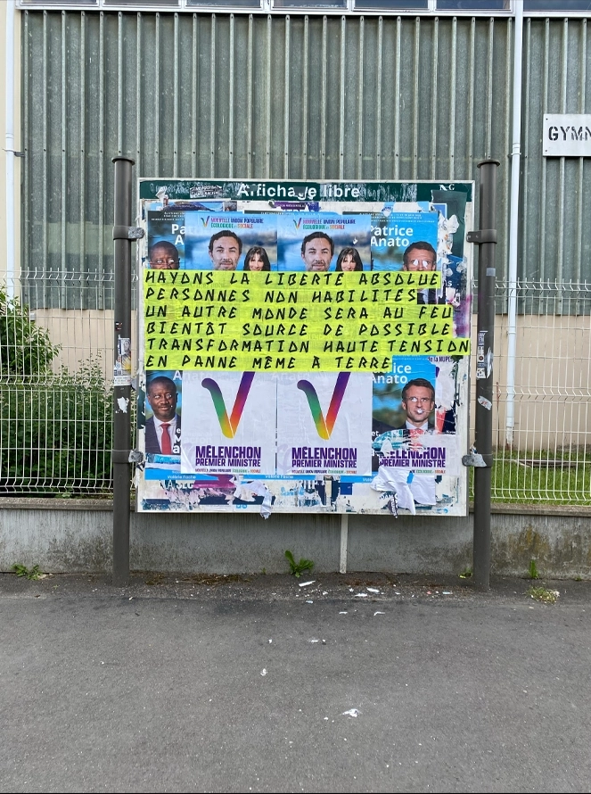 Poème sur affichage libre