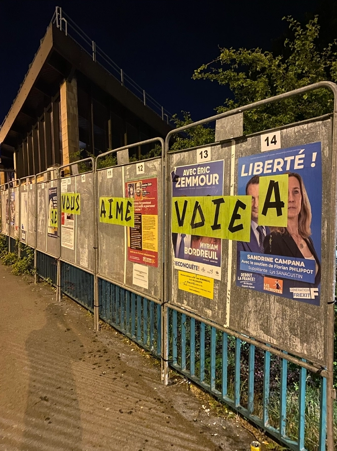 Poème sur panneaux électoraux