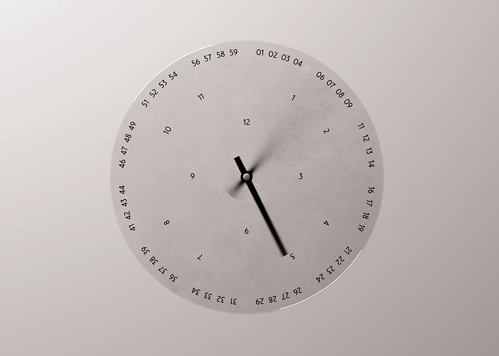 Horloge circulaire, où chaque heure et minute sont écrites avec la police MF Fondation disponible chez Milletype Foundry