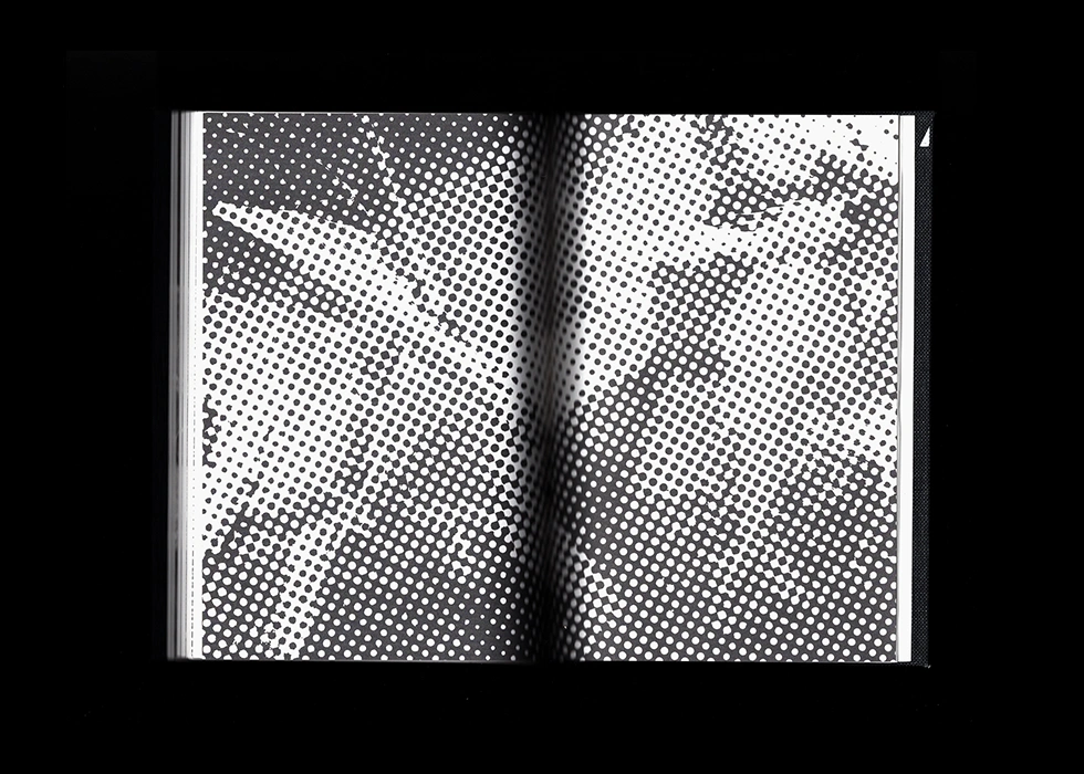 Photographie imprimée sur page de livre